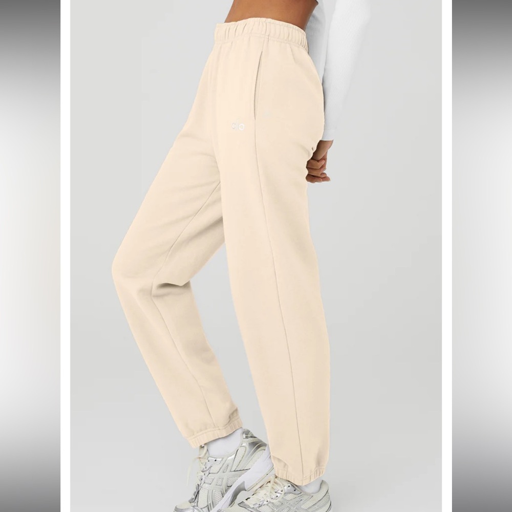 Alo Yoga Accolade Sweatpant in Macadamia, Size S